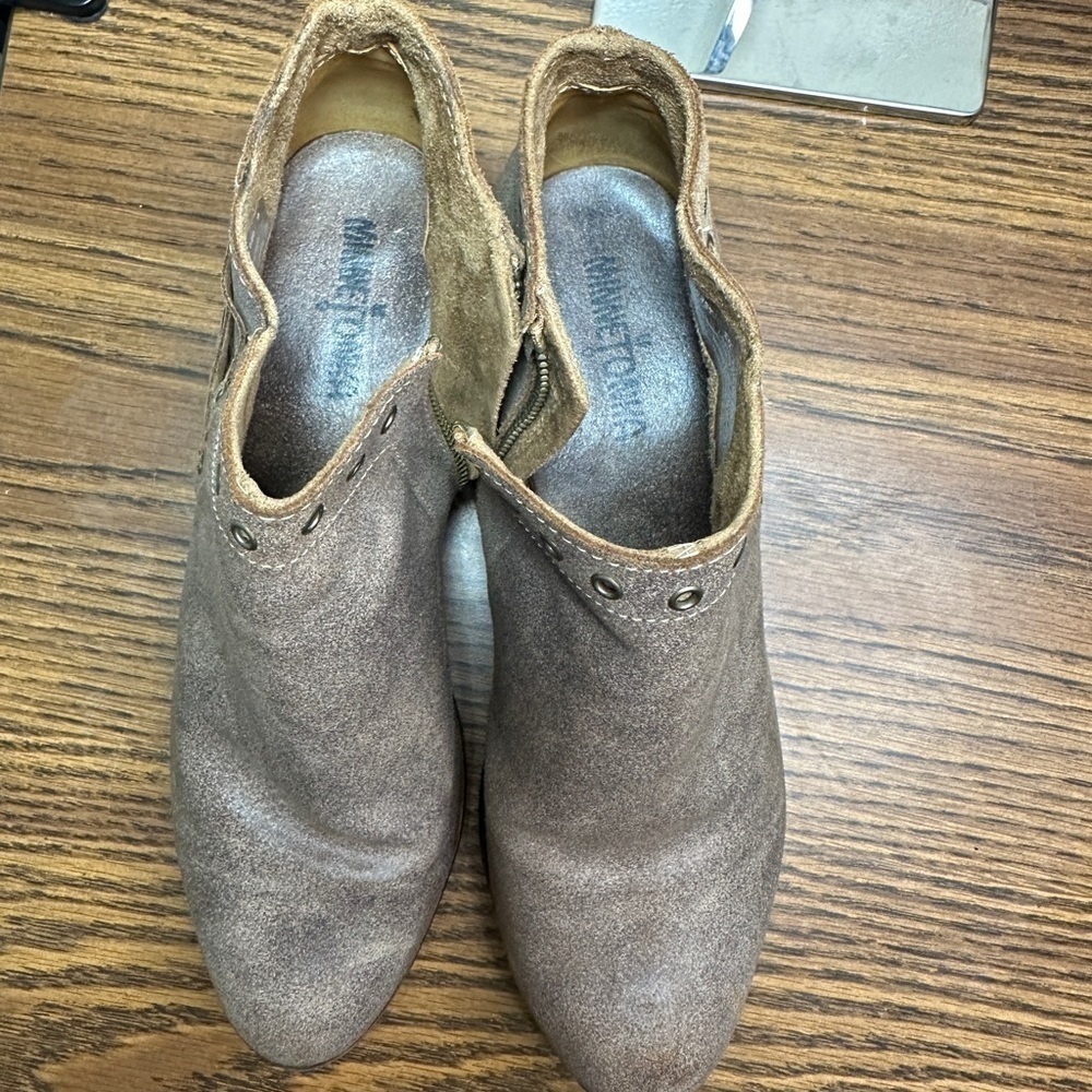 EUC Minnetonka Brenna Tan Suede Ankle Booties Size‎ 10 - Picture 12 of 13